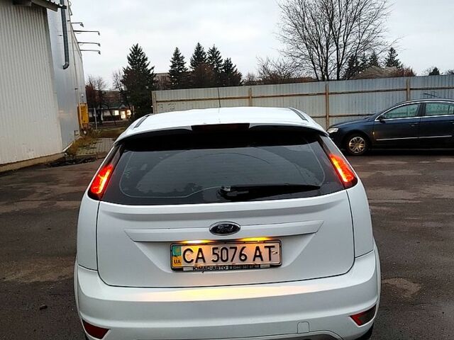 Белый Форд Фокус, объемом двигателя 1.8 л и пробегом 290 тыс. км за 4500 $, фото 5 на Automoto.ua