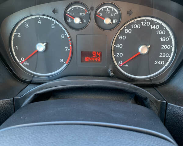 Белый Форд Фокус, объемом двигателя 1.39 л и пробегом 185 тыс. км за 4000 $, фото 13 на Automoto.ua