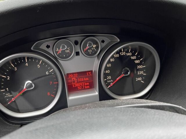 Белый Форд Фокус, объемом двигателя 1.4 л и пробегом 145 тыс. км за 4700 $, фото 4 на Automoto.ua