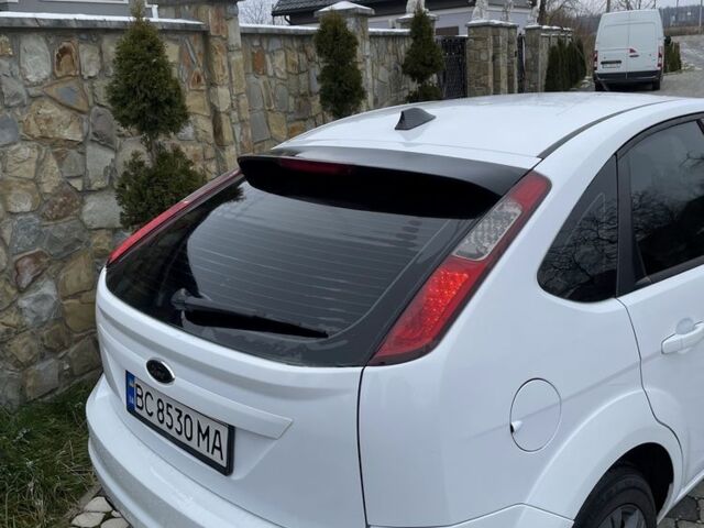 Белый Форд Фокус, объемом двигателя 1.4 л и пробегом 145 тыс. км за 4700 $, фото 2 на Automoto.ua