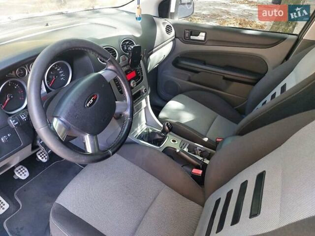 Білий Форд Фокус, об'ємом двигуна 1.8 л та пробігом 298 тис. км за 6000 $, фото 10 на Automoto.ua