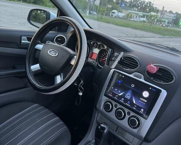 Білий Форд Фокус, об'ємом двигуна 1.6 л та пробігом 250 тис. км за 4500 $, фото 4 на Automoto.ua