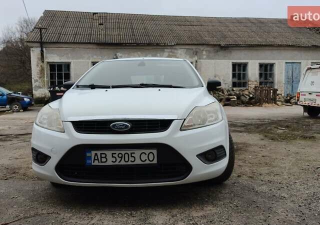 Белый Форд Фокус, объемом двигателя 1.4 л и пробегом 309 тыс. км за 4600 $, фото 1 на Automoto.ua
