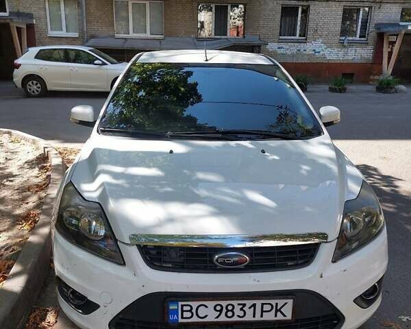 Білий Форд Фокус, об'ємом двигуна 1.8 л та пробігом 298 тис. км за 6000 $, фото 4 на Automoto.ua