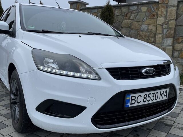 Белый Форд Фокус, объемом двигателя 1.4 л и пробегом 145 тыс. км за 4700 $, фото 1 на Automoto.ua