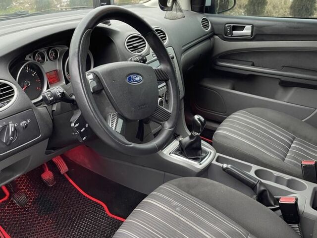 Белый Форд Фокус, объемом двигателя 1.4 л и пробегом 145 тыс. км за 4700 $, фото 3 на Automoto.ua