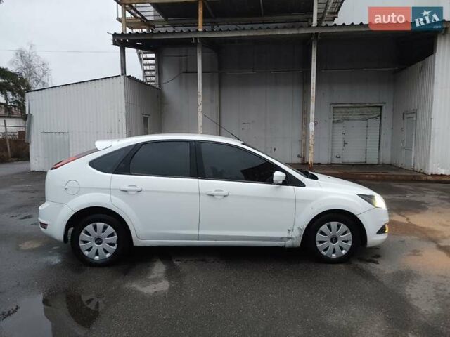 Белый Форд Фокус, объемом двигателя 1.8 л и пробегом 291 тыс. км за 3750 $, фото 7 на Automoto.ua