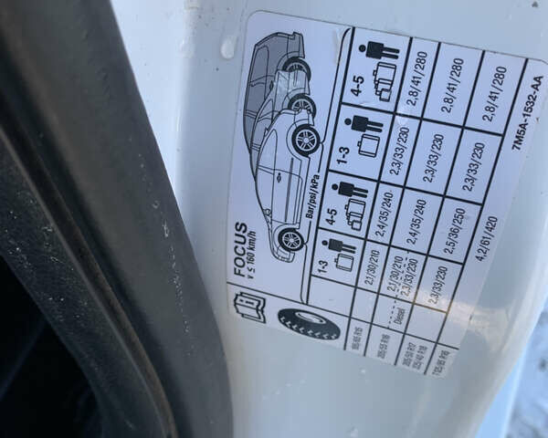 Белый Форд Фокус, объемом двигателя 1.39 л и пробегом 185 тыс. км за 4000 $, фото 14 на Automoto.ua