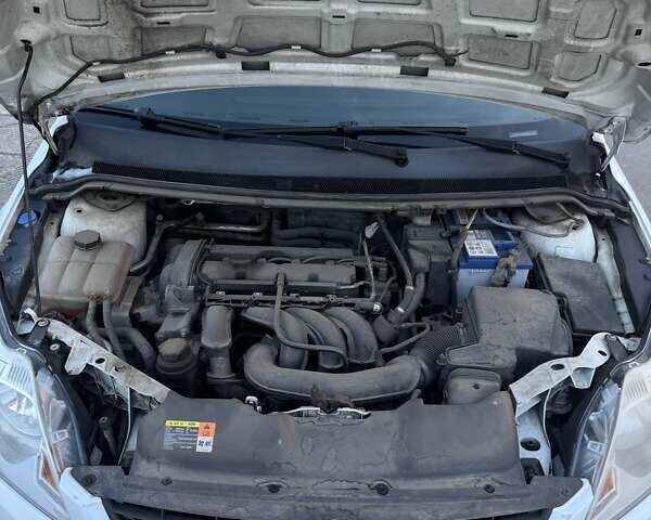 Білий Форд Фокус, об'ємом двигуна 1.6 л та пробігом 250 тис. км за 4500 $, фото 11 на Automoto.ua