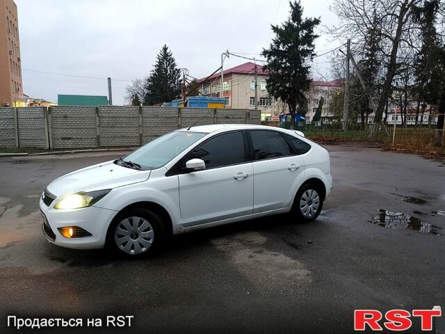 Белый Форд Фокус, объемом двигателя 1.8 л и пробегом 290 тыс. км за 4500 $, фото 1 на Automoto.ua