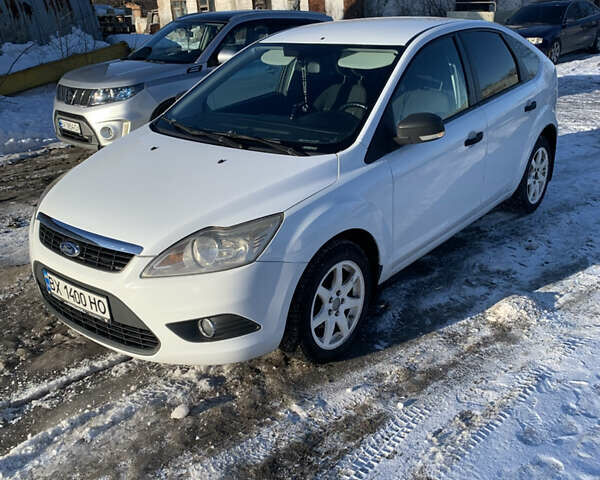 Белый Форд Фокус, объемом двигателя 1.39 л и пробегом 185 тыс. км за 4000 $, фото 1 на Automoto.ua