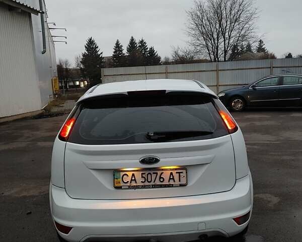 Белый Форд Фокус, объемом двигателя 1.8 л и пробегом 291 тыс. км за 3750 $, фото 5 на Automoto.ua