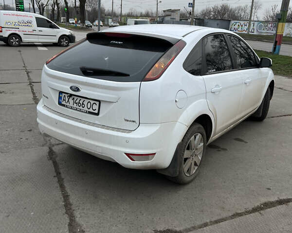 Білий Форд Фокус, об'ємом двигуна 1.6 л та пробігом 171 тис. км за 5800 $, фото 2 на Automoto.ua