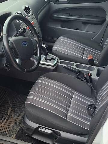 Белый Форд Фокус, объемом двигателя 2 л и пробегом 281 тыс. км за 4300 $, фото 12 на Automoto.ua