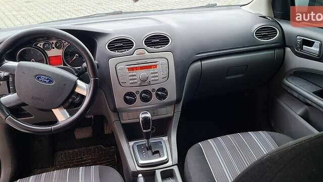 Белый Форд Фокус, объемом двигателя 2 л и пробегом 281 тыс. км за 4300 $, фото 9 на Automoto.ua