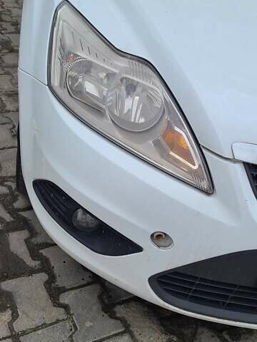 Белый Форд Фокус, объемом двигателя 2 л и пробегом 281 тыс. км за 4300 $, фото 2 на Automoto.ua