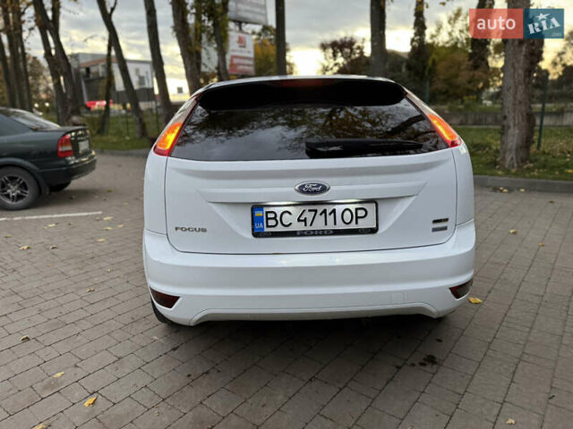 Белый Форд Фокус, объемом двигателя 1.56 л и пробегом 289 тыс. км за 4900 $, фото 12 на Automoto.ua