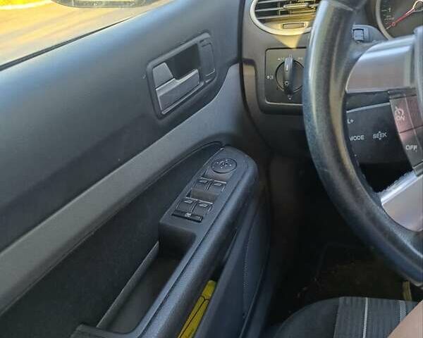 Белый Форд Фокус, объемом двигателя 1.6 л и пробегом 186 тыс. км за 6000 $, фото 1 на Automoto.ua