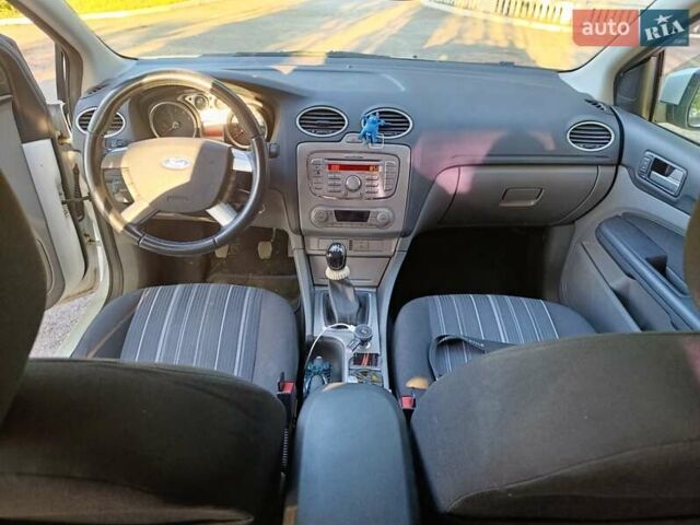 Белый Форд Фокус, объемом двигателя 1.6 л и пробегом 186 тыс. км за 6000 $, фото 11 на Automoto.ua