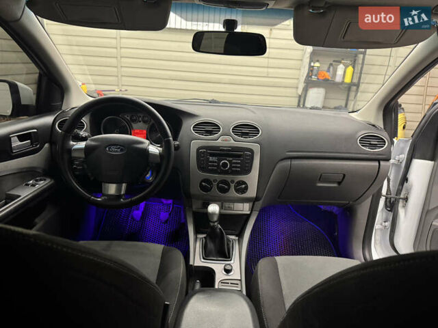 Білий Форд Фокус, об'ємом двигуна 1.6 л та пробігом 210 тис. км за 5800 $, фото 6 на Automoto.ua