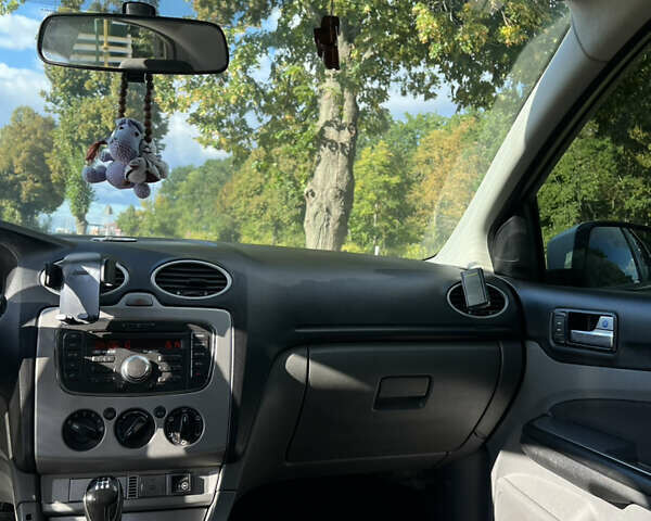 Білий Форд Фокус, об'ємом двигуна 1.6 л та пробігом 214 тис. км за 5500 $, фото 5 на Automoto.ua