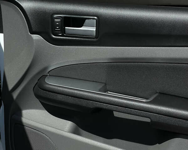 Белый Форд Фокус, объемом двигателя 2 л и пробегом 250 тыс. км за 6500 $, фото 15 на Automoto.ua