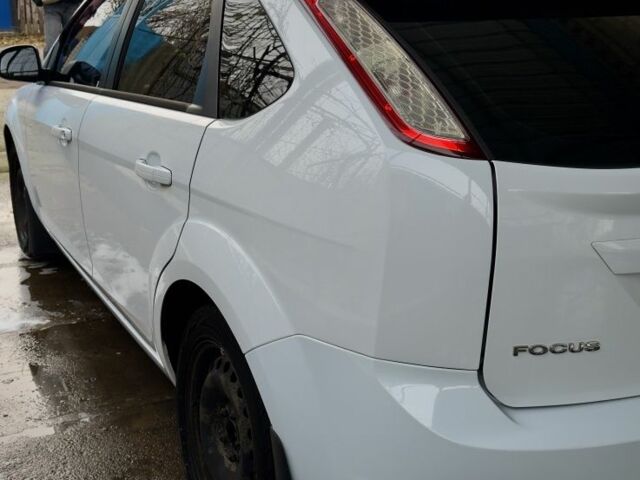 Белый Форд Фокус, объемом двигателя 1.6 л и пробегом 103 тыс. км за 7200 $, фото 3 на Automoto.ua