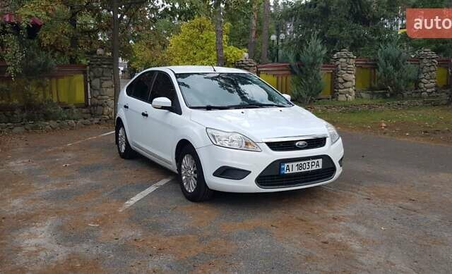 Белый Форд Фокус, объемом двигателя 1.4 л и пробегом 112 тыс. км за 5500 $, фото 4 на Automoto.ua