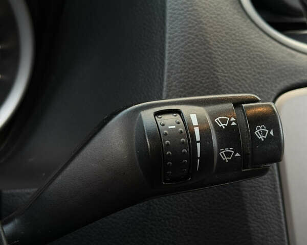 Белый Форд Фокус, объемом двигателя 1.6 л и пробегом 253 тыс. км за 5500 $, фото 15 на Automoto.ua