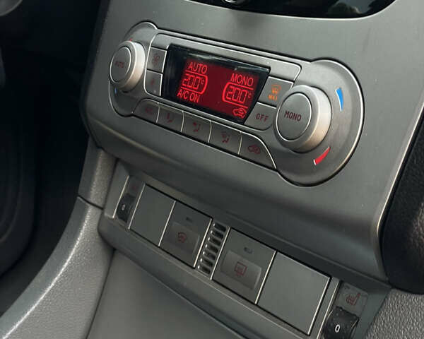 Белый Форд Фокус, объемом двигателя 2 л и пробегом 250 тыс. км за 6500 $, фото 18 на Automoto.ua