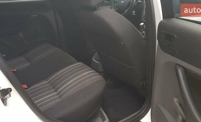 Белый Форд Фокус, объемом двигателя 1.4 л и пробегом 112 тыс. км за 5500 $, фото 1 на Automoto.ua