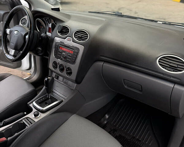 Белый Форд Фокус, объемом двигателя 1.6 л и пробегом 253 тыс. км за 5500 $, фото 8 на Automoto.ua