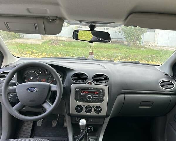 Белый Форд Фокус, объемом двигателя 1.39 л и пробегом 142 тыс. км за 5300 $, фото 17 на Automoto.ua