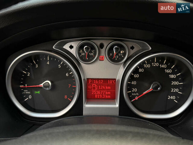 Белый Форд Фокус, объемом двигателя 1.6 л и пробегом 253 тыс. км за 5500 $, фото 16 на Automoto.ua