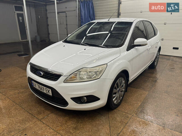 Білий Форд Фокус, об'ємом двигуна 1.6 л та пробігом 210 тис. км за 5800 $, фото 2 на Automoto.ua