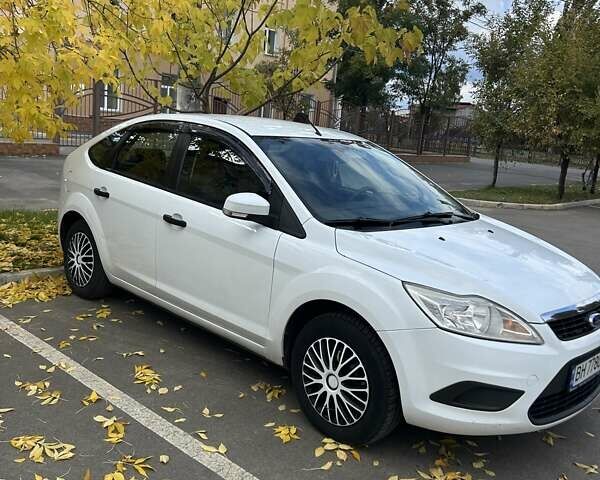 Белый Форд Фокус, объемом двигателя 1.39 л и пробегом 142 тыс. км за 5300 $, фото 2 на Automoto.ua