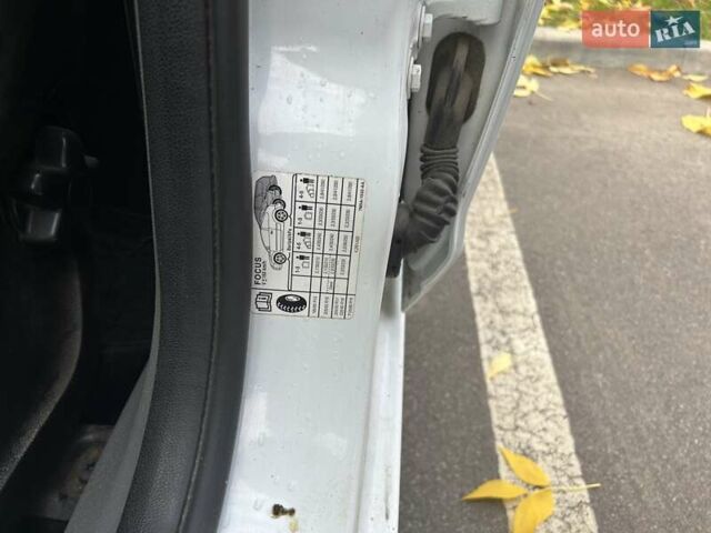 Белый Форд Фокус, объемом двигателя 1.39 л и пробегом 142 тыс. км за 5300 $, фото 14 на Automoto.ua