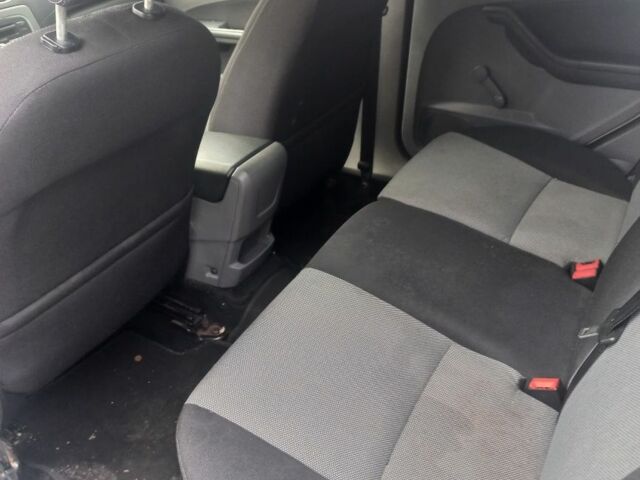 Білий Форд Фокус, об'ємом двигуна 1.6 л та пробігом 165 тис. км за 2100 $, фото 8 на Automoto.ua