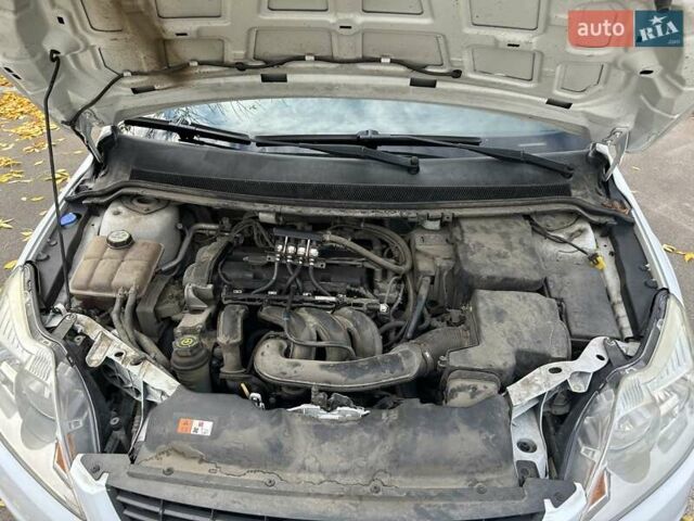 Белый Форд Фокус, объемом двигателя 1.39 л и пробегом 142 тыс. км за 5300 $, фото 10 на Automoto.ua