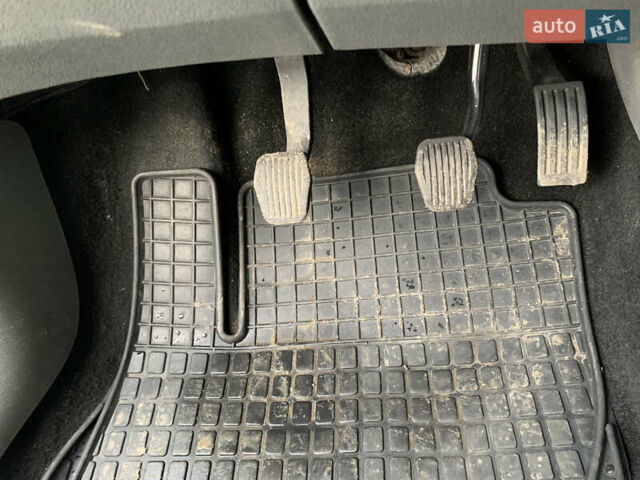 Белый Форд Фокус, объемом двигателя 1.6 л и пробегом 150 тыс. км за 5800 $, фото 13 на Automoto.ua