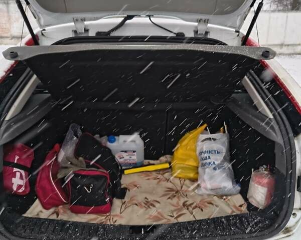 Белый Форд Фокус, объемом двигателя 1.6 л и пробегом 274 тыс. км за 4800 $, фото 18 на Automoto.ua