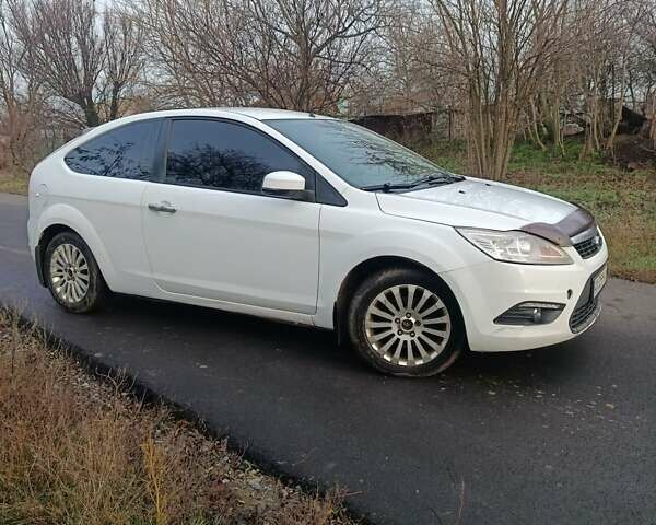 Белый Форд Фокус, объемом двигателя 1.4 л и пробегом 216 тыс. км за 3800 $, фото 1 на Automoto.ua