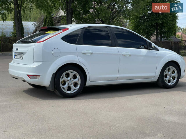Белый Форд Фокус, объемом двигателя 2 л и пробегом 250 тыс. км за 6500 $, фото 2 на Automoto.ua