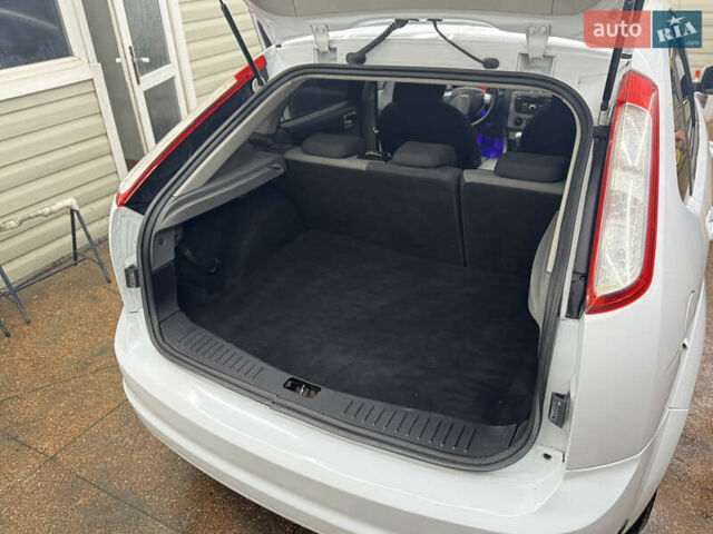 Білий Форд Фокус, об'ємом двигуна 1.6 л та пробігом 210 тис. км за 5800 $, фото 5 на Automoto.ua
