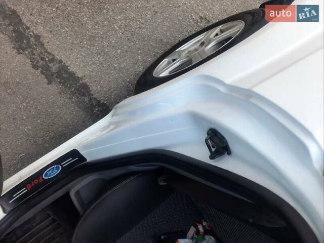 Белый Форд Фокус, объемом двигателя 1.6 л и пробегом 320 тыс. км за 5200 $, фото 6 на Automoto.ua