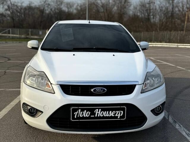 Белый Форд Фокус, объемом двигателя 0 л и пробегом 324 тыс. км за 5200 $, фото 1 на Automoto.ua