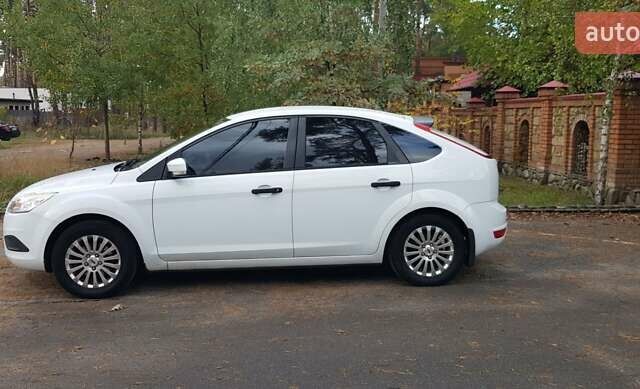 Белый Форд Фокус, объемом двигателя 1.4 л и пробегом 112 тыс. км за 5500 $, фото 7 на Automoto.ua