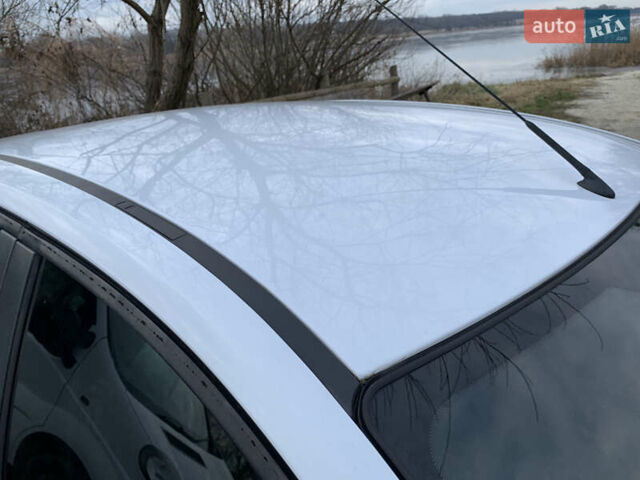 Белый Форд Фокус, объемом двигателя 1.6 л и пробегом 150 тыс. км за 5800 $, фото 6 на Automoto.ua