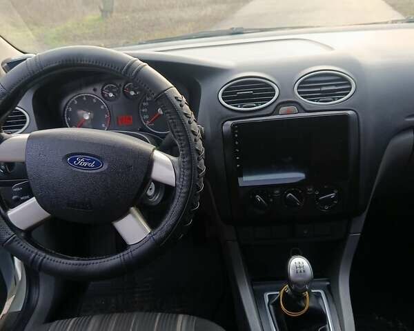 Белый Форд Фокус, объемом двигателя 1.4 л и пробегом 216 тыс. км за 3800 $, фото 3 на Automoto.ua