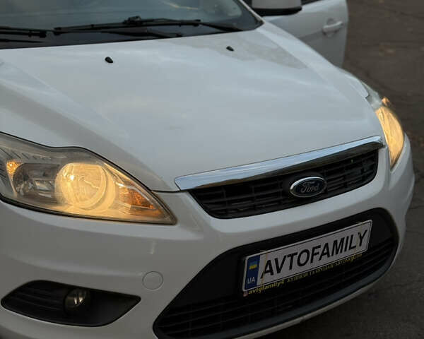 Белый Форд Фокус, объемом двигателя 1.6 л и пробегом 253 тыс. км за 5500 $, фото 22 на Automoto.ua